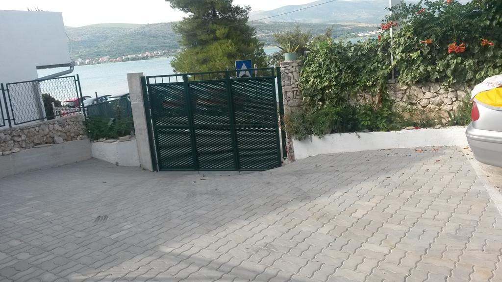 Apartments Dragan Trogir Bagian luar foto