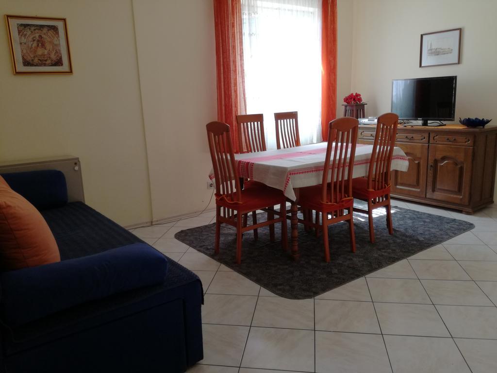 Apartments Dragan Trogir Bagian luar foto