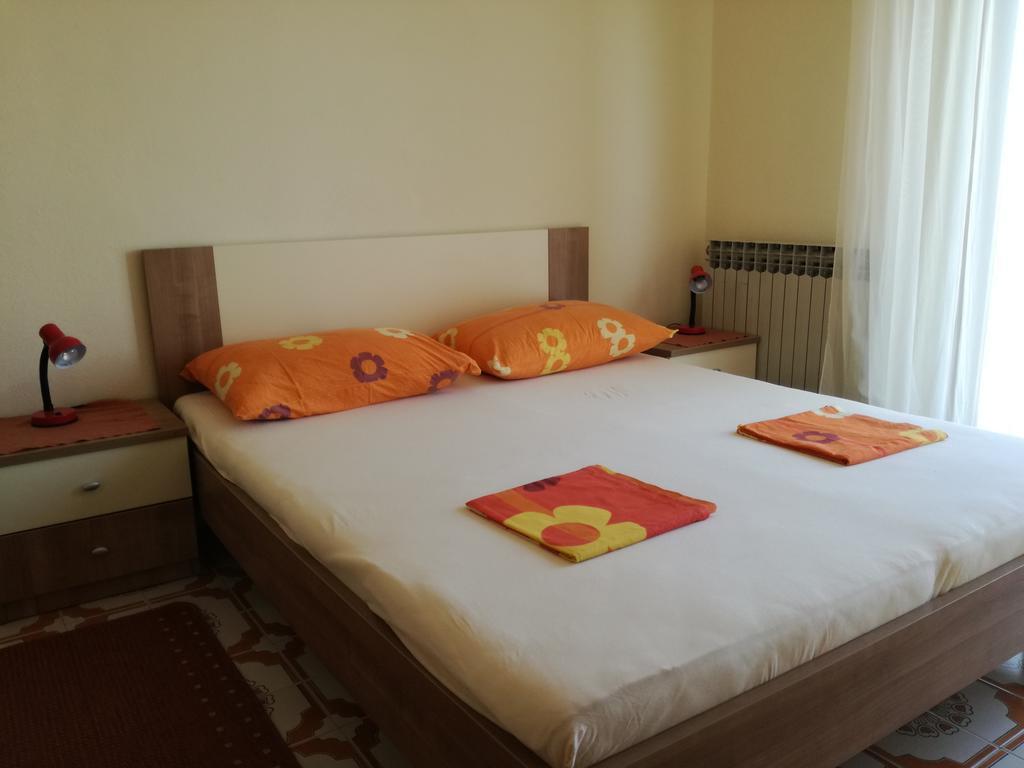 Apartments Dragan Trogir Bagian luar foto